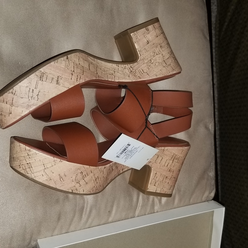 NWT Cork and Vegan Leather Heeled Sandals - Picture 6 of 8